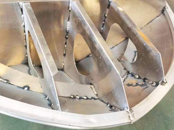 堅實規(guī)范的船體結(jié)構(gòu)